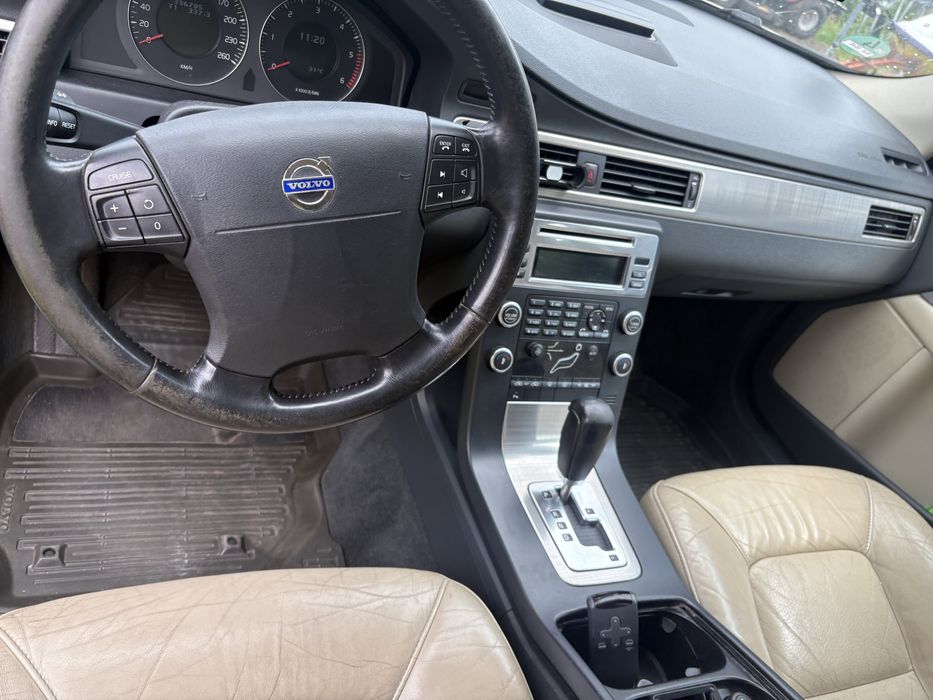 Volvo v70 2,4 diesel 2008 skora navi el klapa
