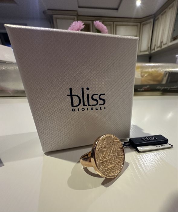 Каблучка  кольцо Bliss з одним бриліантиком