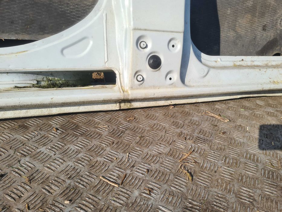 Renault Trafic III ćwiartka słupek próg prawy bok poszycie