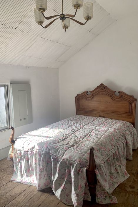 Cama vintage em madeira imbuia maciça