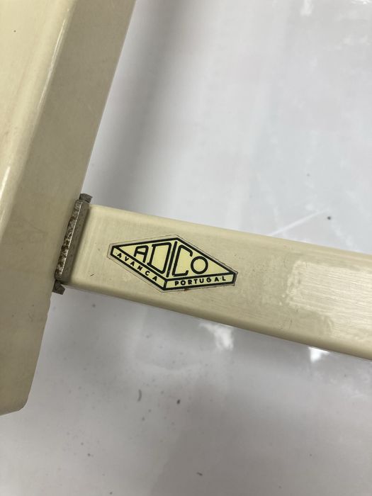 Mesa ADICO regulável antiga