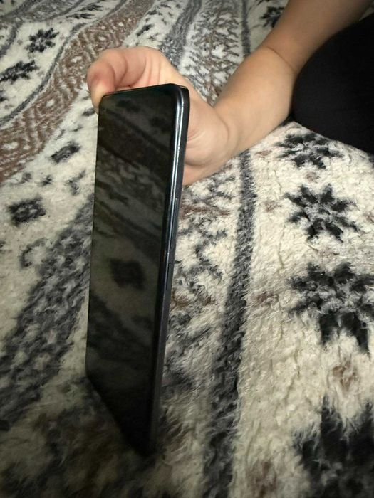 Продам телефон Realme 8