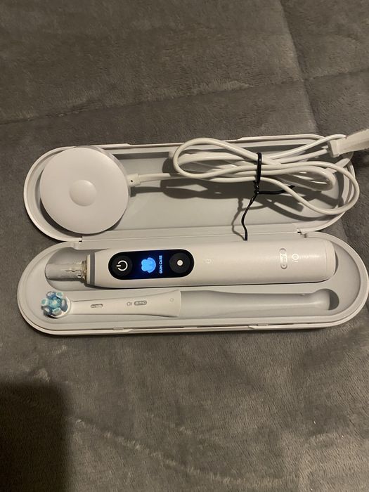 Escova de dentes  oral B io como nova