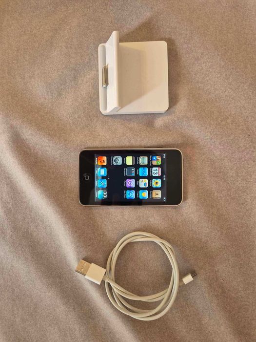 iPod Touch 2 gen 8 GB | stan bardzo dobry | dock + ładowarka