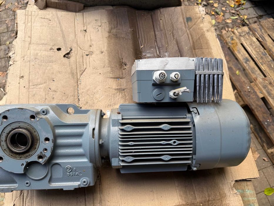 Motoreduktor, silnik sew z falownikiem 1,5 kw 12 do 58 obrotów