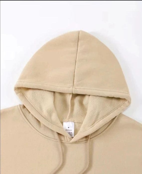 Męska bluza z czarnym nadrukiem w kolorze morelowym/kremowym