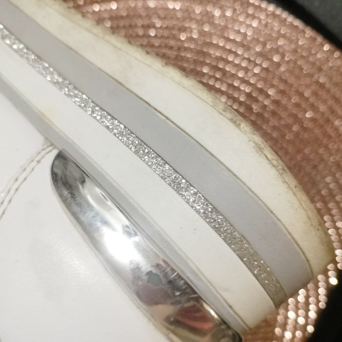 Buty damskie podwyższone lekko