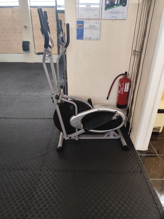 Elitica  para ter em casa para praticar desporto.