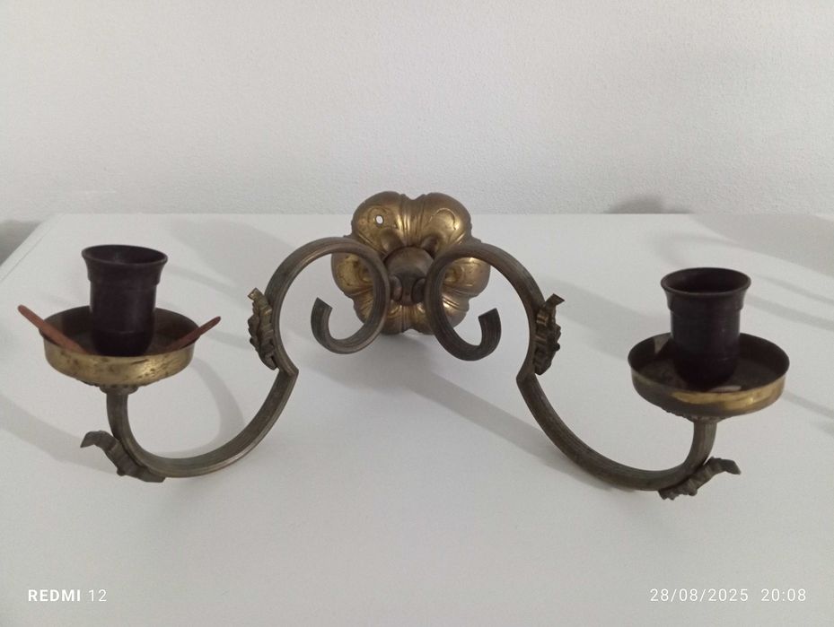 Candeeiro de parede clássico em metal