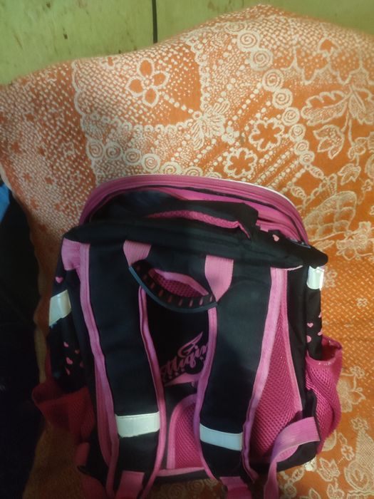Продам рюкзак для девочки.
