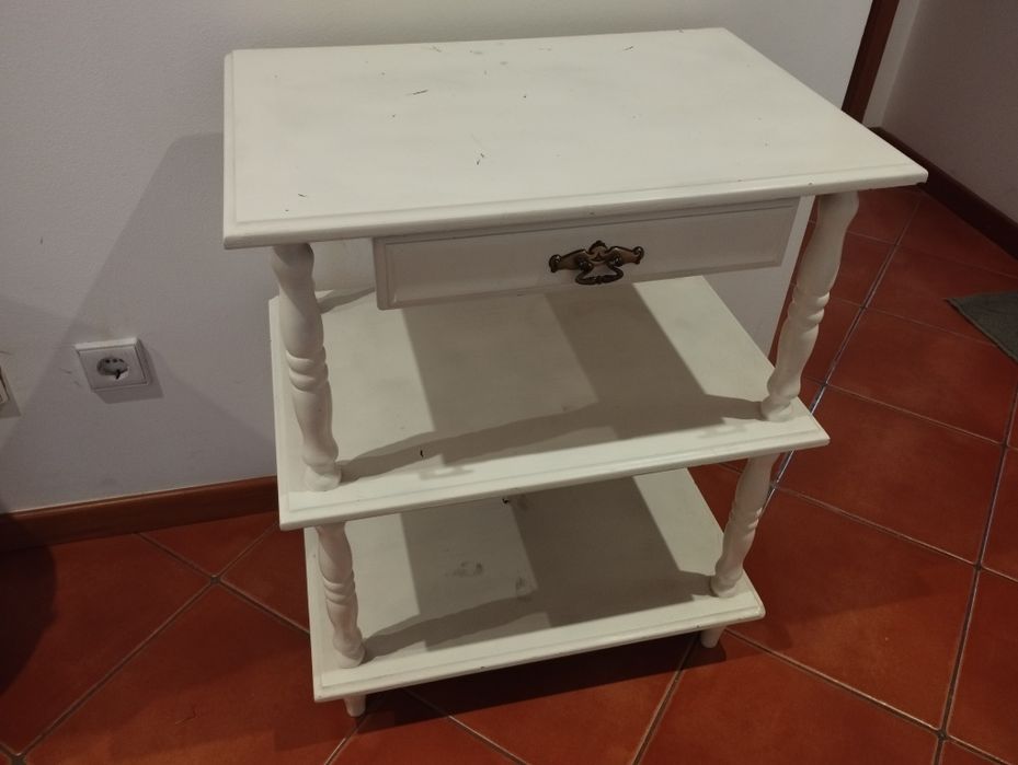 Móvel de Madeira Branco