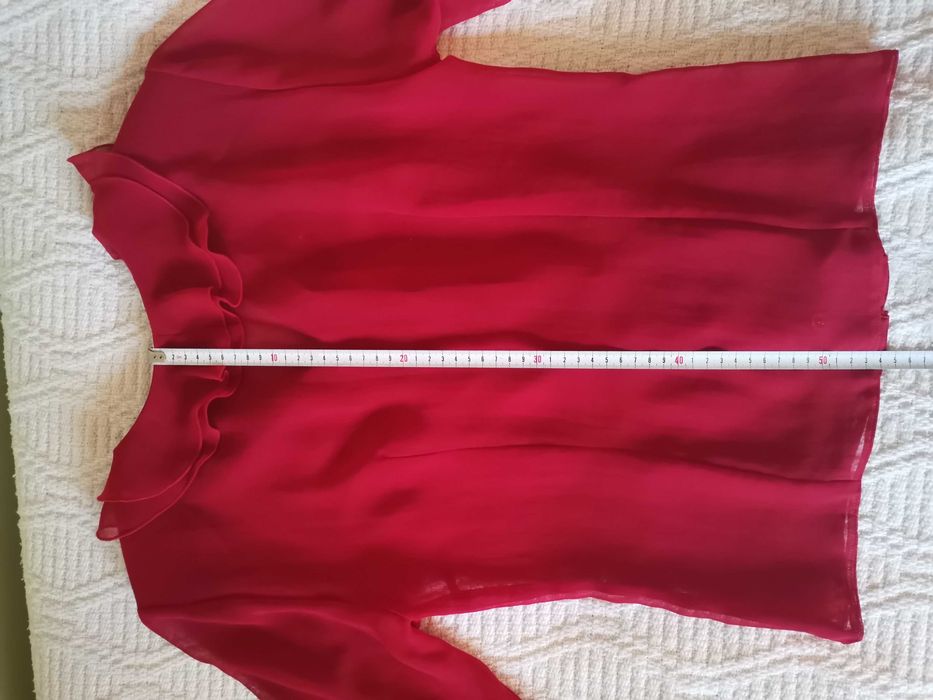 Czerwona bluzka z falbankami, szyfon