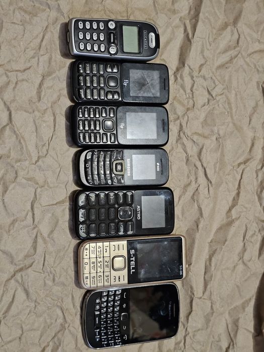 Лот телефонов  разных