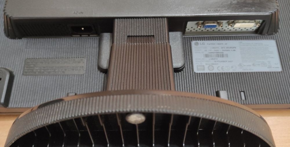 Монитор LG Flatron модель L 1953