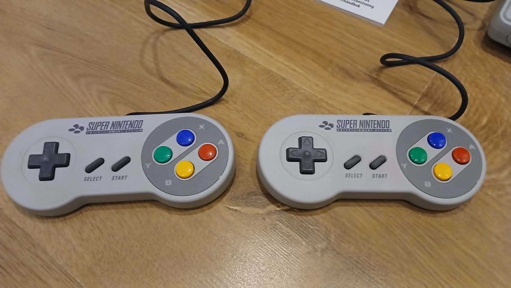 NINTENDO SNES MINI classic (Kompletny zestaw)