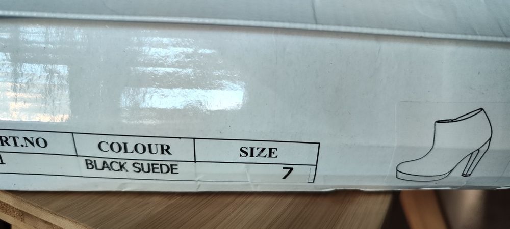 Zamszowe botki na platformie