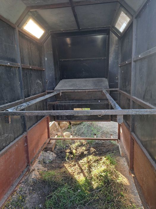 Caixa para Transporte de Cavalos