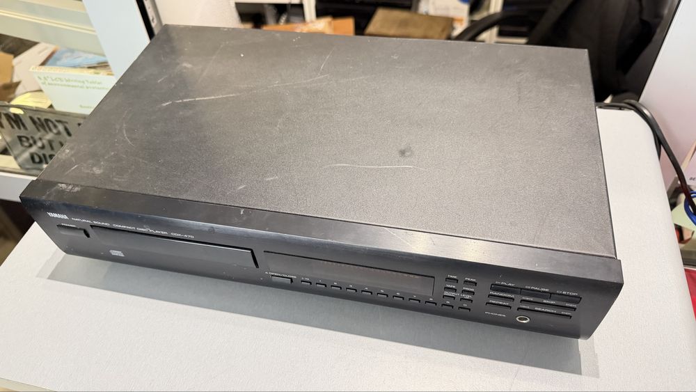 Odtwarzacz cd Yamaha CDX-470 do serwisu nie widzi płyty