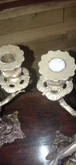 Par de Candelabros Metálicos Antigos