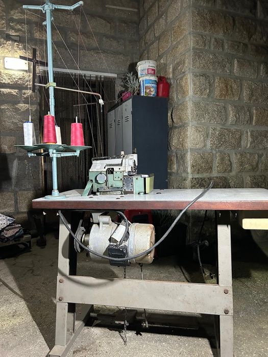 Maquina de custura corte e cose