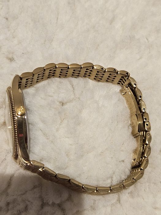 Relógio Gucci dourado