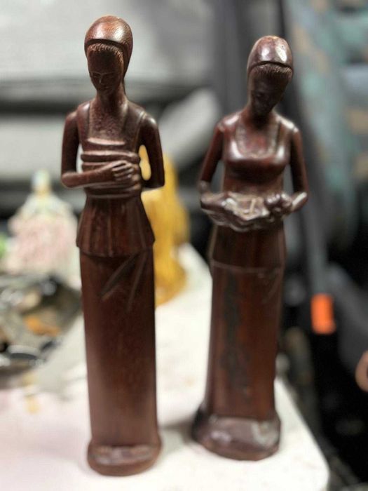 Stare drewniane figurki afrykańskie