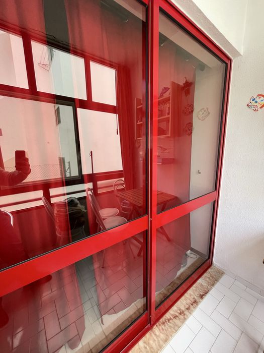 Portas de aluminio e vidro com caixilharia