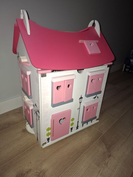 Domek drewniany dla lalek