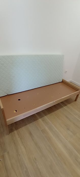 Cama solteiro IKEA com colchão e estrado