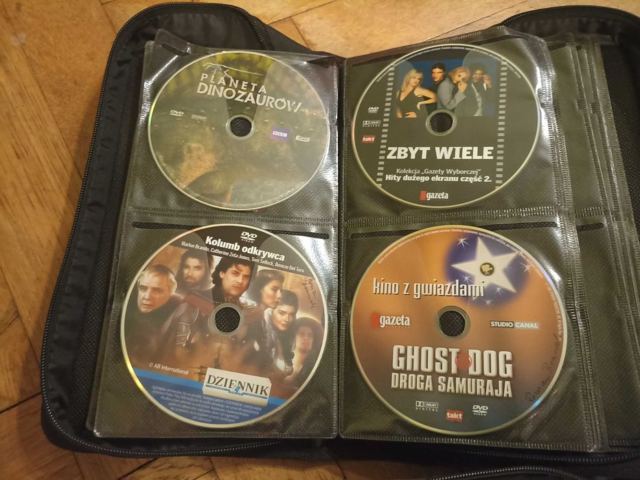 Trzy teczki z płytami DVD – 205 płyt