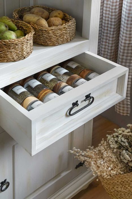 Drewniany regał woskowany REG 06 do salonu