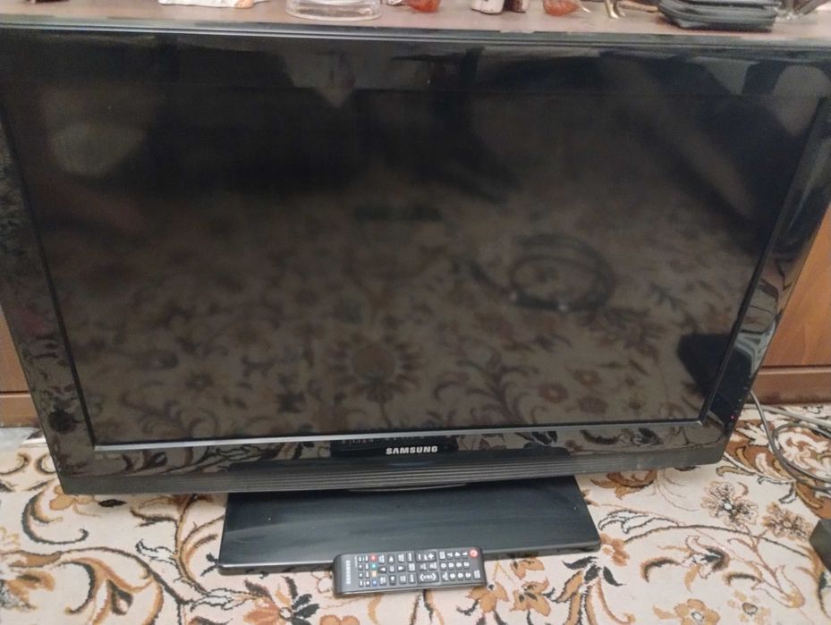 Telewizor płaski "Samsung" 32 cale z pilotem