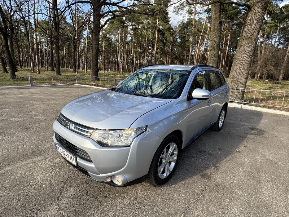 Офіційний Mitsubishi Outlander 2.4 газ/бензин Автомат , повний привід