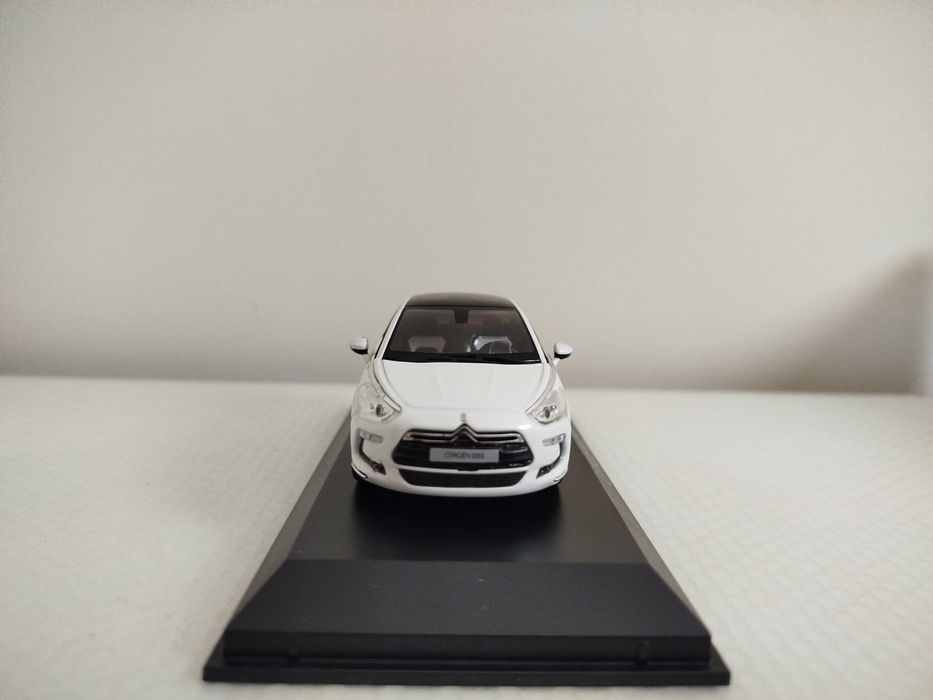Miniatura Citroen DS5 Nova 1/43