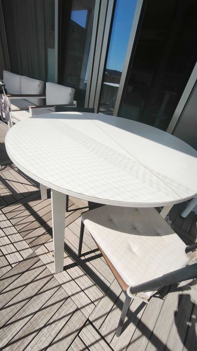 Mesa branca redonda VIHALS + 2 cadeiras SANDSBERG Ikea