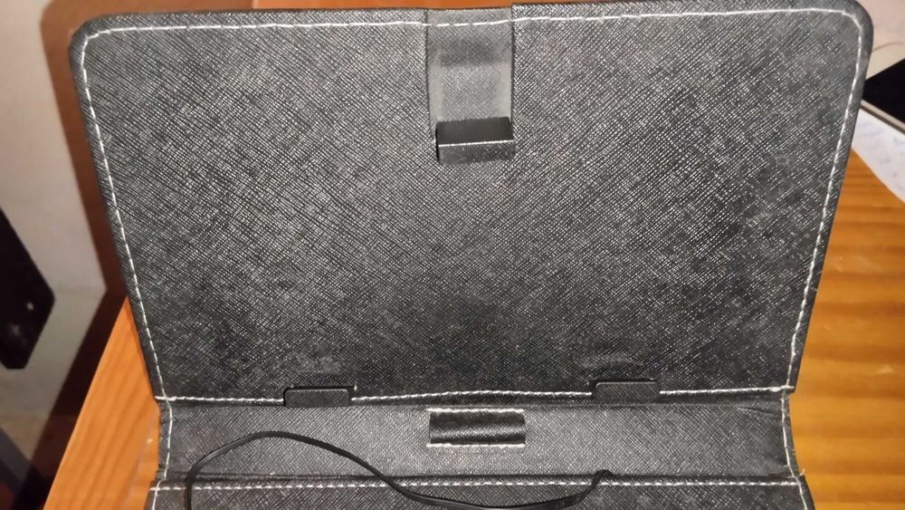 Teclado para Tablet 7” com suporte - Seminovo