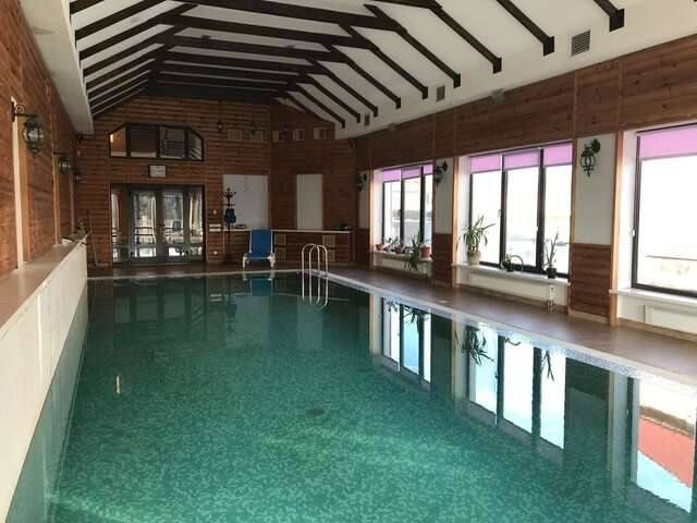 62 Будинок з великий теплим басейном