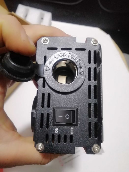 Инвертор 12/220, 12В 2000Вт. 2 розетки, 4 USB