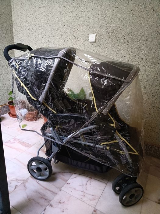 Carinho de bebê para gêmeos