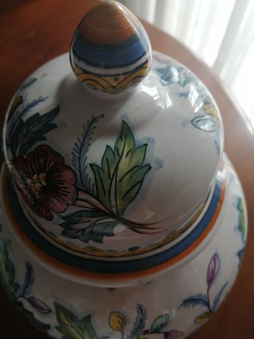 Pote pintado à mão, cerâmica de Conimbriga séc. XVII