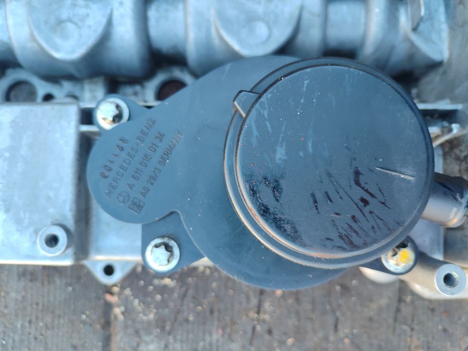 Кришка клапанів мерседес спринтер 2.2