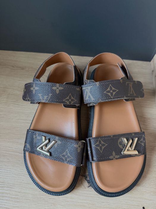 Босоніжки Louis Vuitton