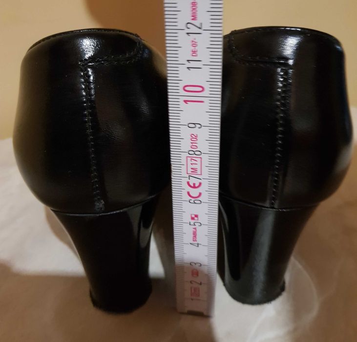 Czółenka Venezia  czarne skóra