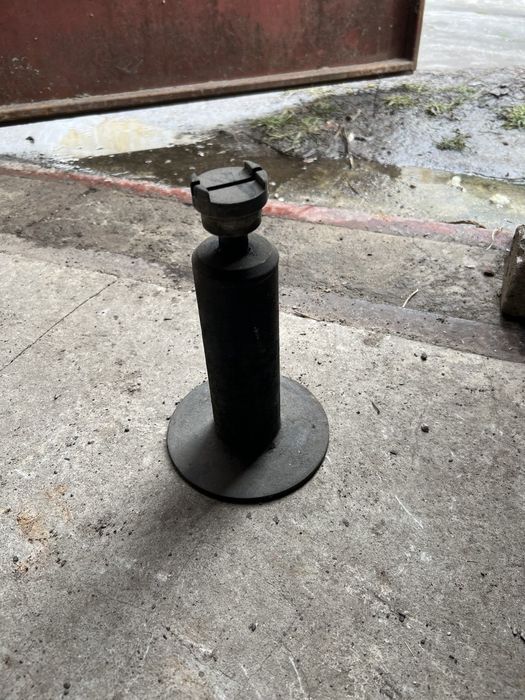 Продам  домкрат мало користувалися