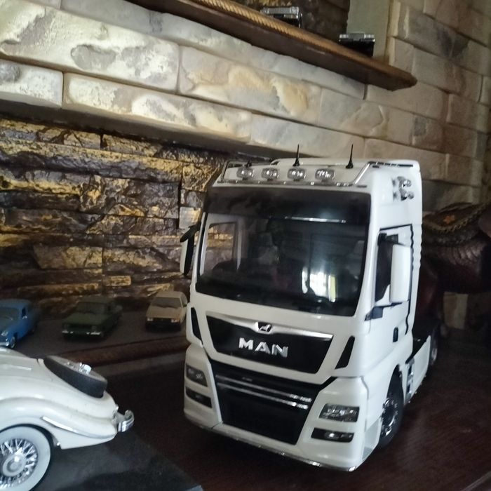 Модель 1/18 тягачи Man