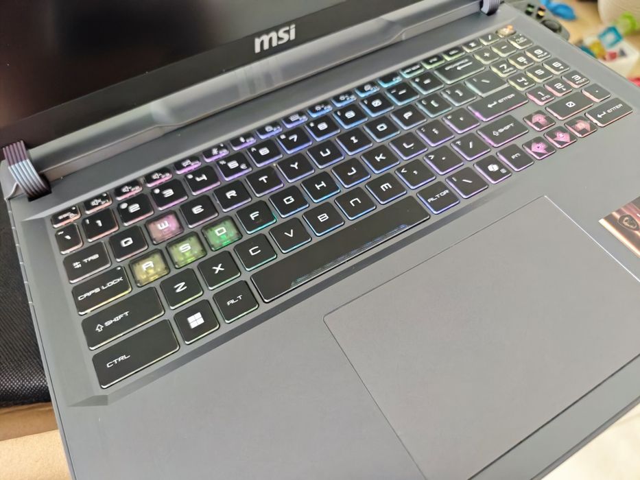 Mocny MSI Vector 16 , RTX 5070TI , Intel ultra 9 , 32/2tb nowy