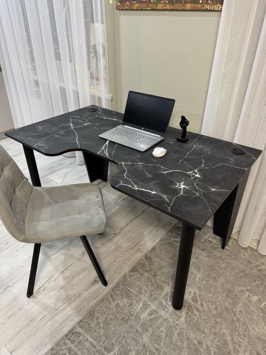 Геймерский стол. (Игровой, компютерный)