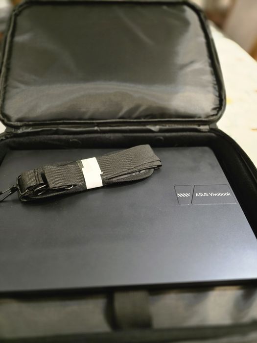 Laptop ASUS Vivobook 16 / 16GB RAM /  512GB