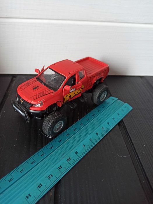 Металева машинка Спайдермена Людина павук 2017 Chevrolet Colorado ZR2