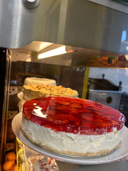 Sprzedam w pełni wyposażoną, działającą kawiarnię.